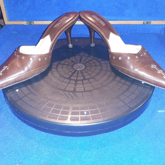 Michael Kors Women's Brown Leather W/Studs Open back 2-1/2In. Heels Sz. 8M-US - Picture 6 of 8